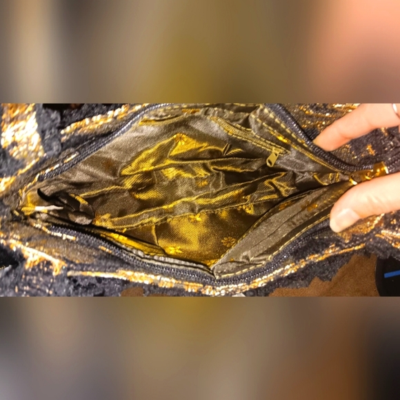 BEAUTIFUL TAPESTRY HANDBAG! NEW CONDITION! - Picture 3 of 7